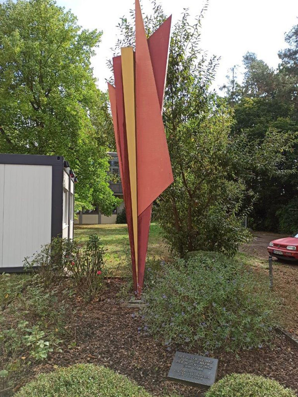 Kranzniederlegung am von Oskar Kreibich gestalteten Mahnmal der deutschen Heimatvertriebenen